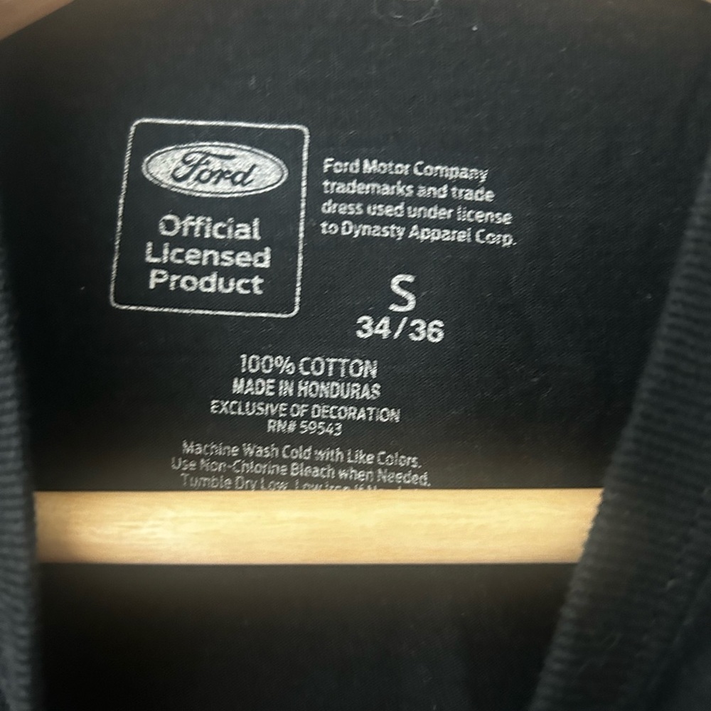 Ford Mustang Men’s Small Black Graphic Tee 100% Cotton Short Sleeve Car Shirt - Picture 2 of 3